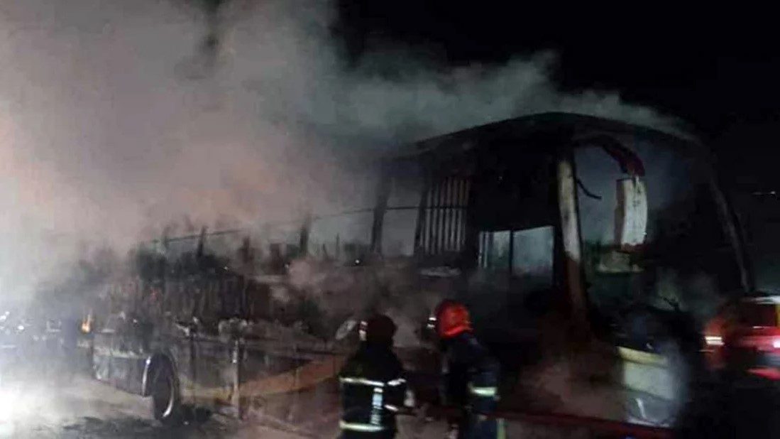 টাঙ্গাইল ও ফেনীতে দুই বাসে আগুন